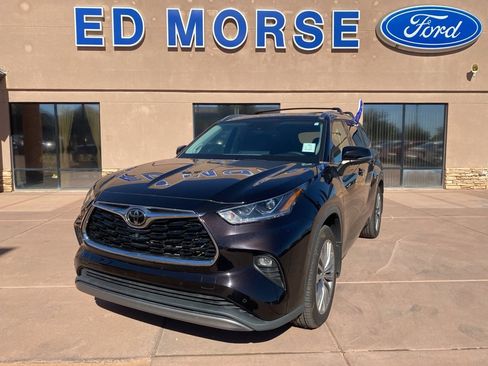 Used 2022 Toyota Highlander Platinum image 1