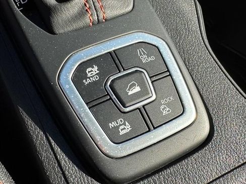 Used 2026 Nissan Frontier PRO-4X AWD/4WD image 19