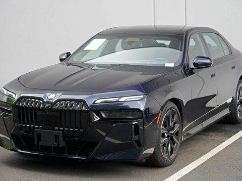 Used 2023 BMW 760i xDrive AWD/4WD image 59