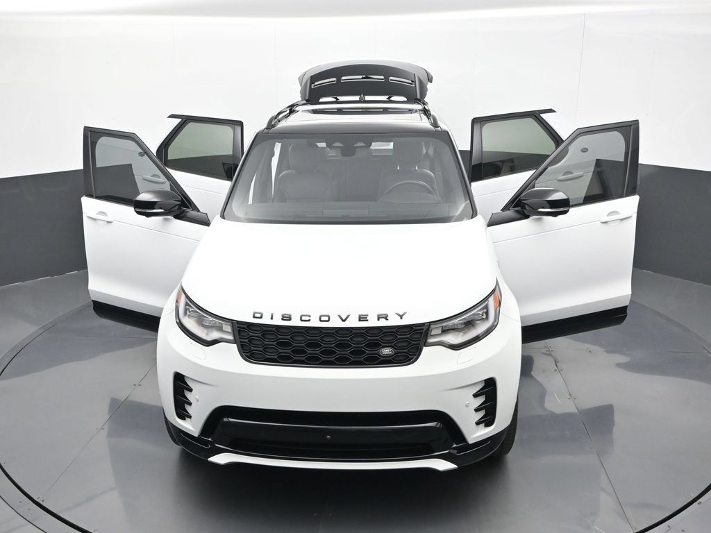 Used 2024 Land Rover Discovery Dynamic SE AWD/4WD image 29