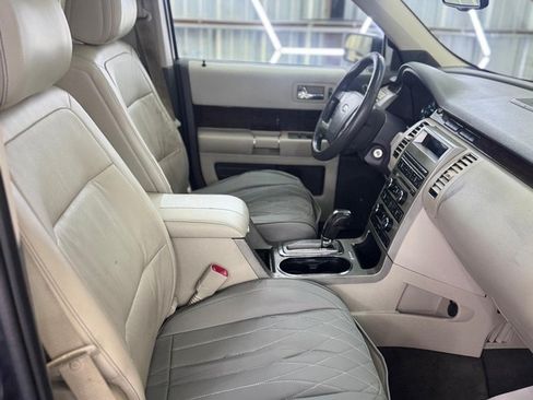 Used 2011 Ford Flex SEL w/ Rapid Spec Order Code FWD image 32