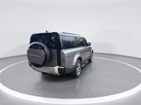 Used 2024 Land Rover Defender 130 S image 8