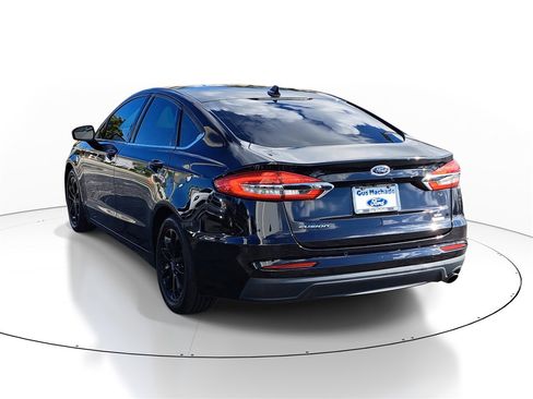 Used 2019 Ford Fusion SE image 3