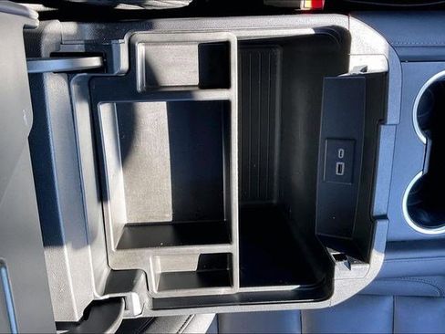 Used 2024 Chevrolet Suburban LT image 38