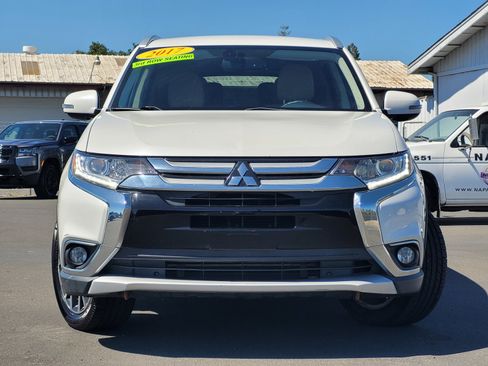 Used 2017 Mitsubishi Outlander SEL FWD image 2