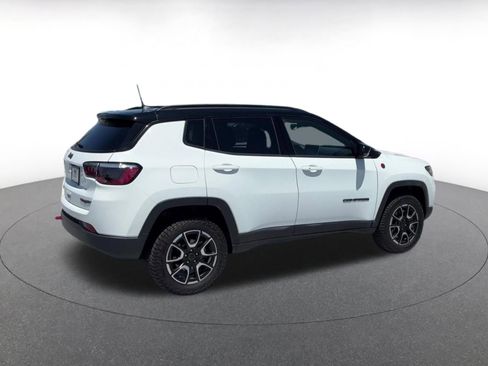 Used 2025 Jeep Compass Trailhawk AWD/4WD image 15