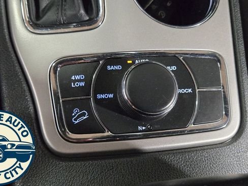 Used 2019 Jeep Grand Cherokee Limited AWD/4WD image 19