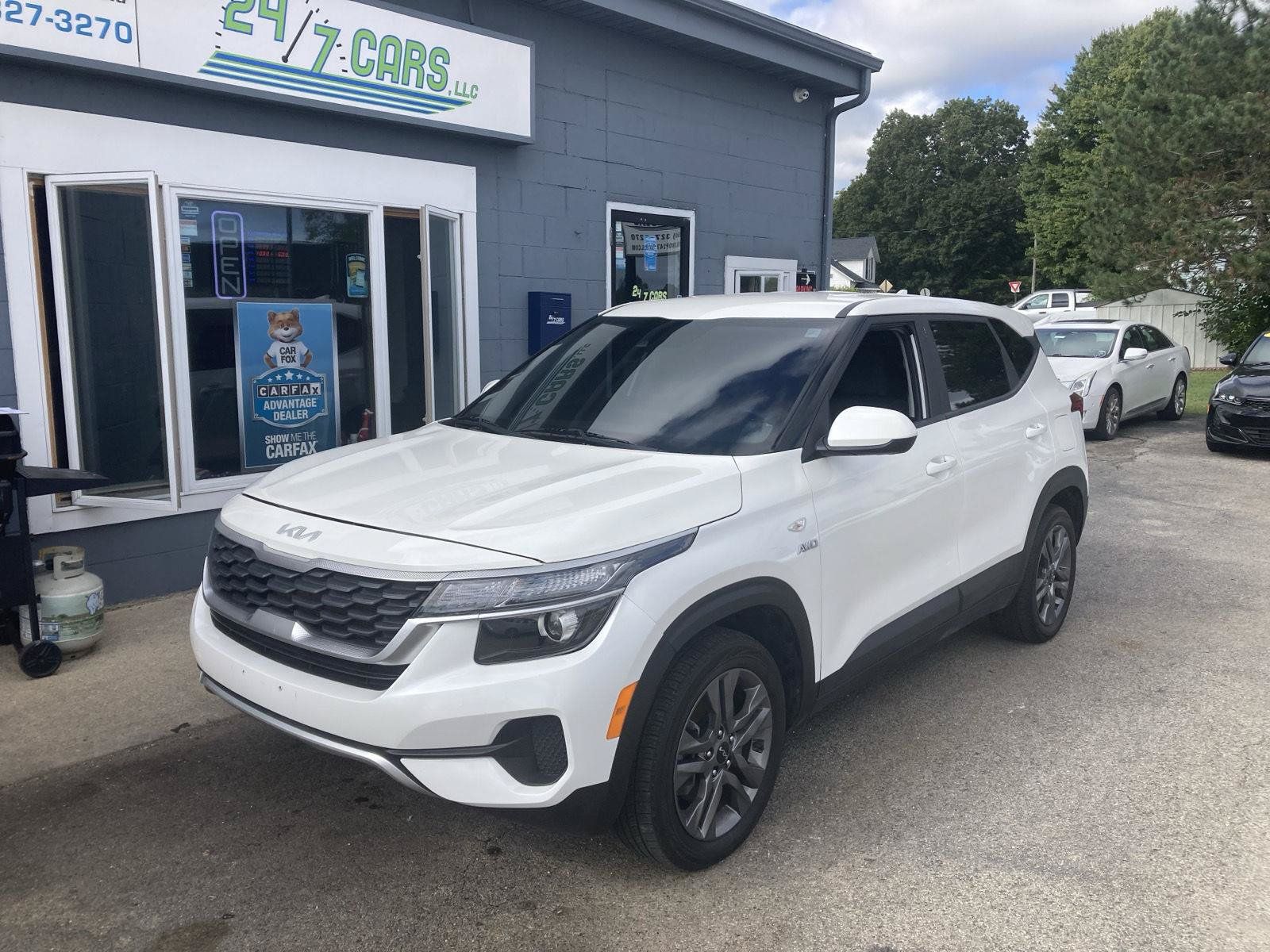 Used 2022 Kia Seltos LX AWD/4WD image 2