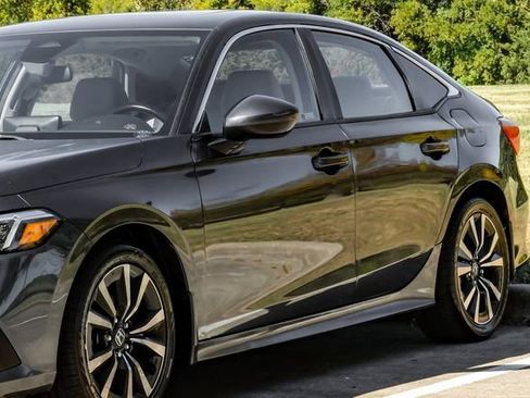 Used 2023 Honda Civic EX image 9