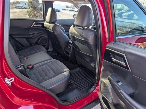 Used 2024 Mitsubishi Outlander SE image 13