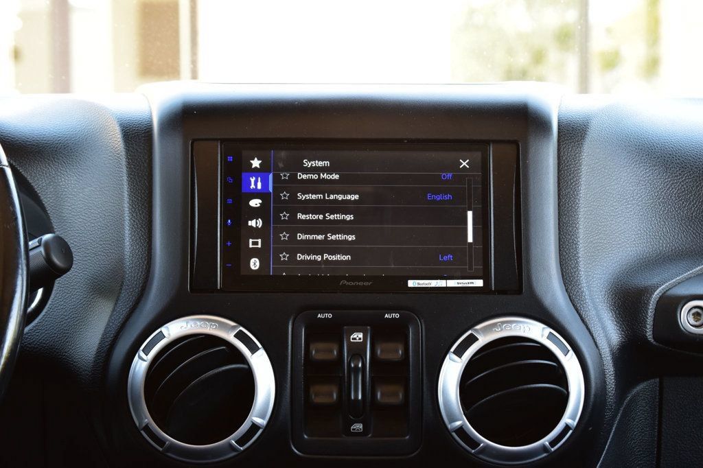 Used 2013 Jeep Wrangler Unlimited Rubicon w/ Connectivity Group AWD/4WD image 17