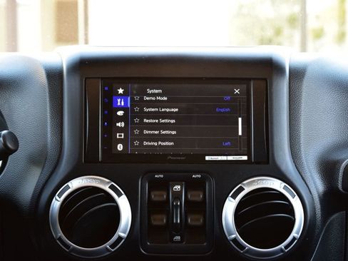 Used 2013 Jeep Wrangler Unlimited Rubicon w/ Connectivity Group AWD/4WD image 17
