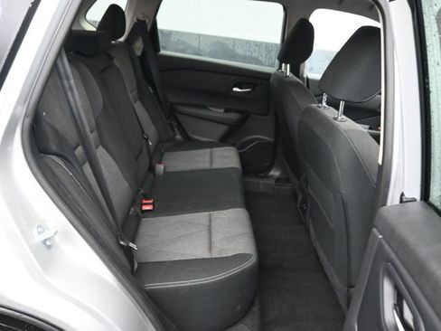 Used 2025 Nissan Rogue SV image 8