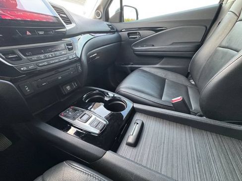 Used 2018 Honda Pilot Touring image 10