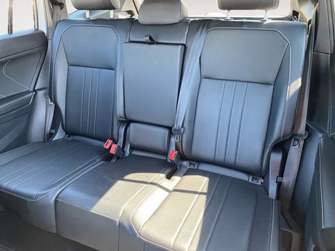 Used 2022 Volkswagen Tiguan SE R-Line image 12