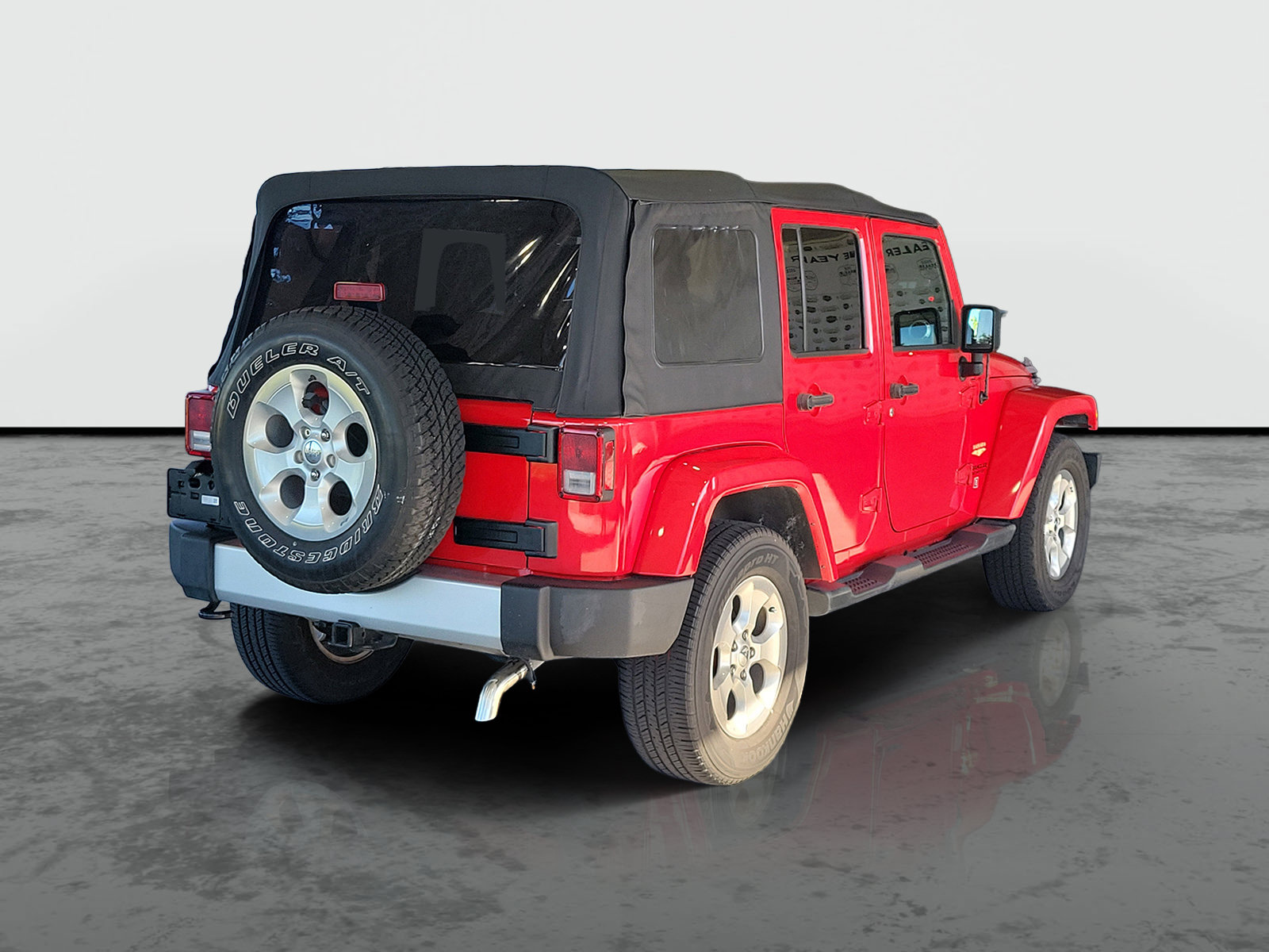 Used 2015 Jeep Wrangler Unlimited Sahara w/ Connectivity Group AWD/4WD image 2