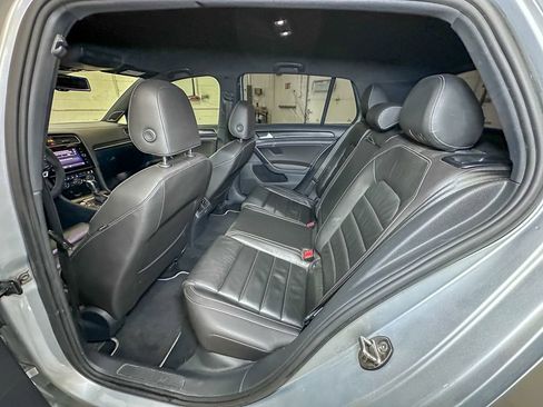 Used 2016 Volkswagen Golf 4-Door image 26