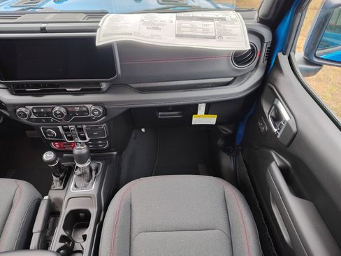 New 2025 Jeep Wrangler Unlimited Rubicon w/ Convenience Group image 28