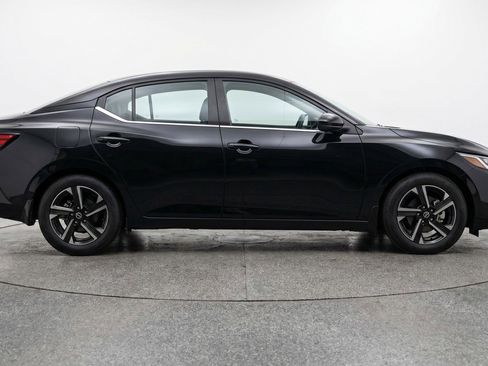 Used 2025 Nissan Sentra SV FWD image 10