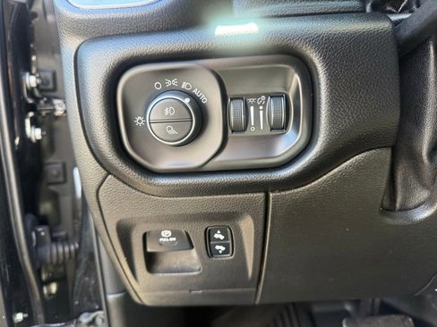 Used 2019 RAM 1500 Laramie AWD/4WD image 18