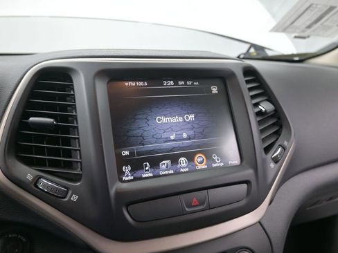 Used 2016 Jeep Cherokee Latitude w/ Cold Weather Group AWD/4WD image 34