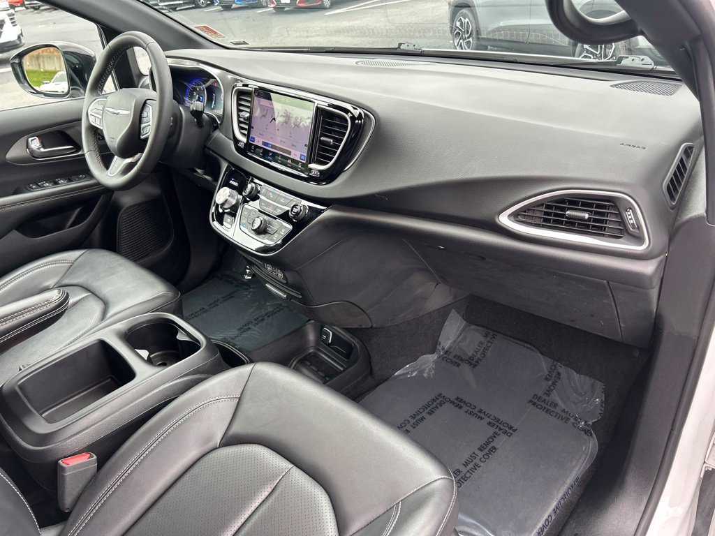 Used 2025 Chrysler Pacifica Select FWD image 41