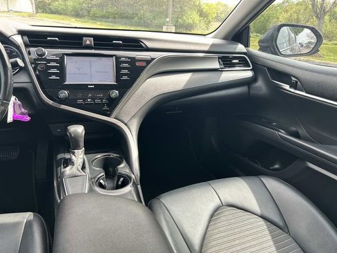 Used 2020 Toyota Camry SE image 15