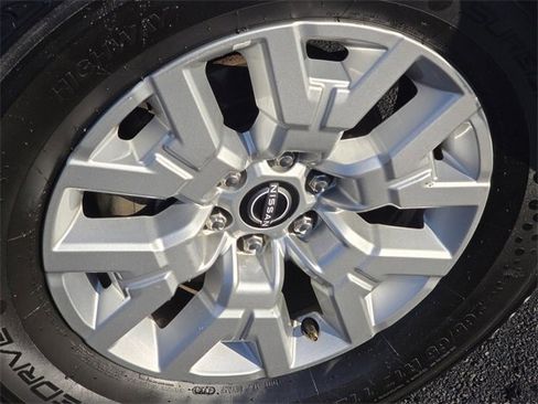 Used 2023 Nissan Frontier SV image 14