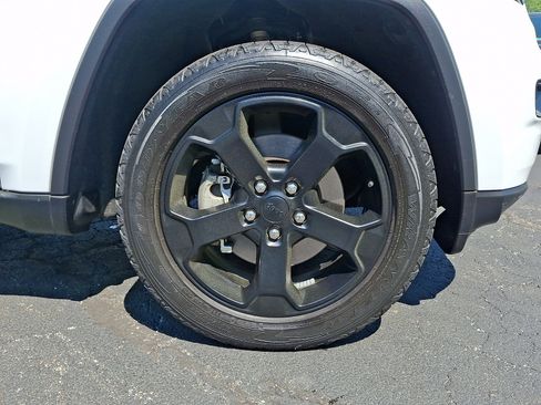 Used 2021 Jeep Grand Cherokee Freedom Edition AWD/4WD image 8