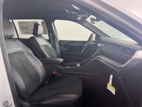 New 2025 Jeep Grand Cherokee L Altitude RWD image 25