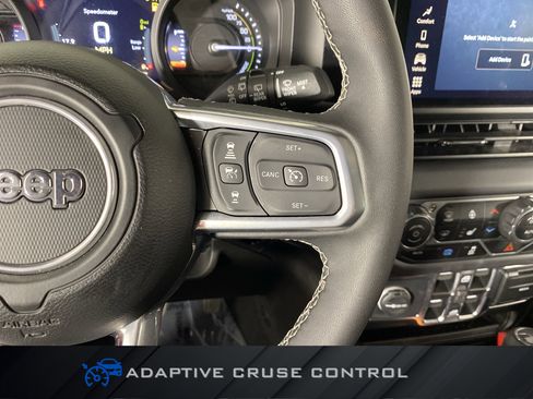 Used 2025 Jeep Wrangler Unlimited Sahara w/ Safety Group AWD/4WD image 24