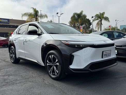Used 2024 Toyota bZ4X FWD image 6