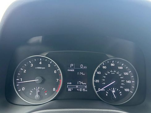 Used 2017 Hyundai Elantra SE FWD image 22