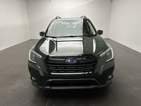 Used 2023 Subaru Forester Premium AWD/4WD image 3
