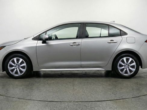 Used 2025 Toyota Corolla LE FWD image 5