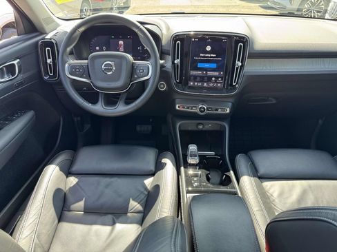 Used 2024 Volvo XC40 B5 Plus w/ Protection Package Premier AWD/4WD image 11