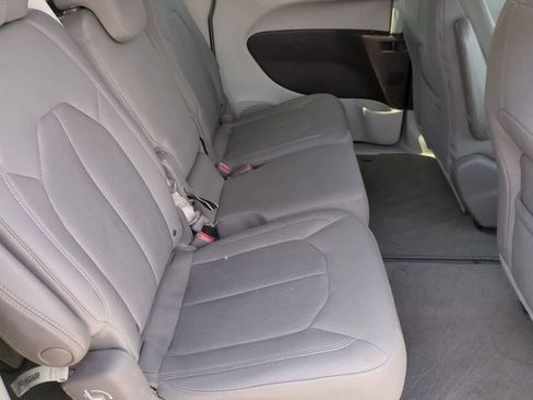 Used 2017 Chrysler Pacifica LX image 20