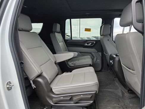 Used 2023 GMC Yukon XL SLT w/ SLT Premium Package RWD image 27