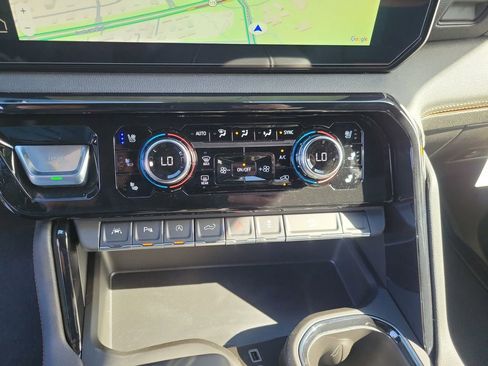 New 2026 GMC Sierra 1500 AT4 w/ AT4 Premium Package AWD/4WD image 34
