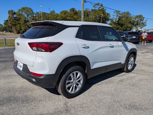 Used 2025 Chevrolet TrailBlazer LS w/ LS Convenience Package image 4