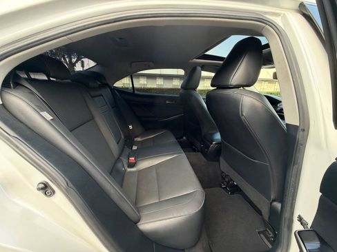 Used 2020 Lexus IS 300 RWD image 13