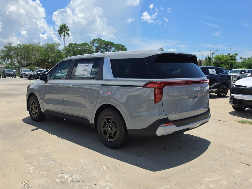 New 2027 Kia Carnival FWD image 6
