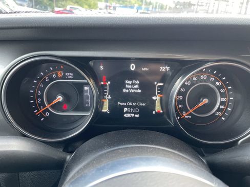 Certified 2020 Jeep Wrangler Unlimited Sahara w/ Cold Weather Group AWD/4WD image 17