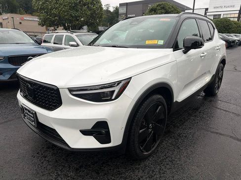 Used 2026 Volvo XC40 B5 Ultra w/ Climate Package AWD/4WD image 1