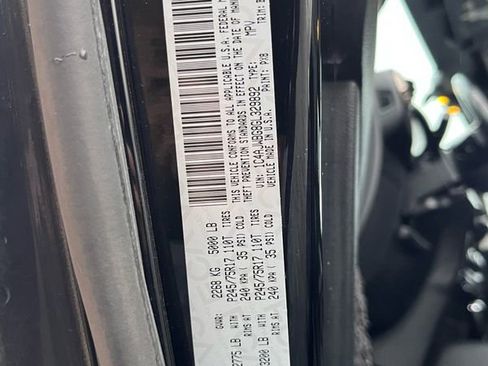 Used 2016 Jeep Wrangler Sahara image 23