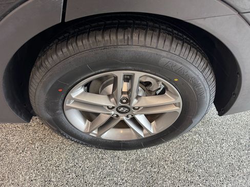 Used 2018 Hyundai Santa Fe Sport w/ 2.4L Tech Package 04 AWD/4WD image 14