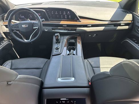 Used 2024 Cadillac Escalade Premium Luxury AWD/4WD image 29