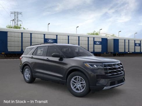 New 2026 Ford Explorer Active RWD image 7