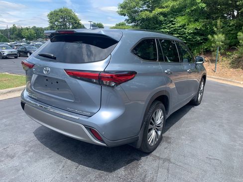 Used 2020 Toyota Highlander Platinum AWD/4WD image 5