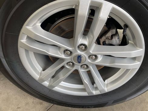 Used 2022 Ford Explorer XLT w/ Class IV Trailer Tow Package AWD/4WD image 9